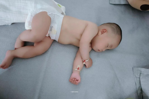 茌平宝宝多久会坐